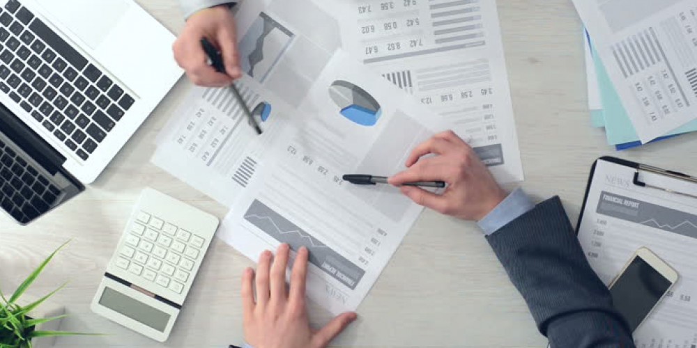 Бухгалтер в штате или аутсорсинг: сравнение стоимости в 2026 году